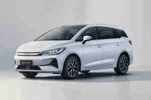 BYD M6